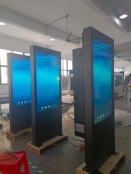 Kiosk màn hình cảm ứng ngoài trời